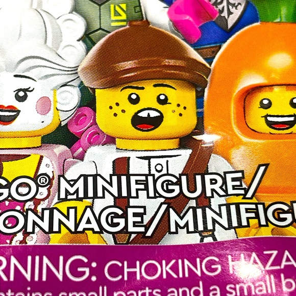 Lego Series 24 Newspaper and Football Ref - Picture 6 of 7